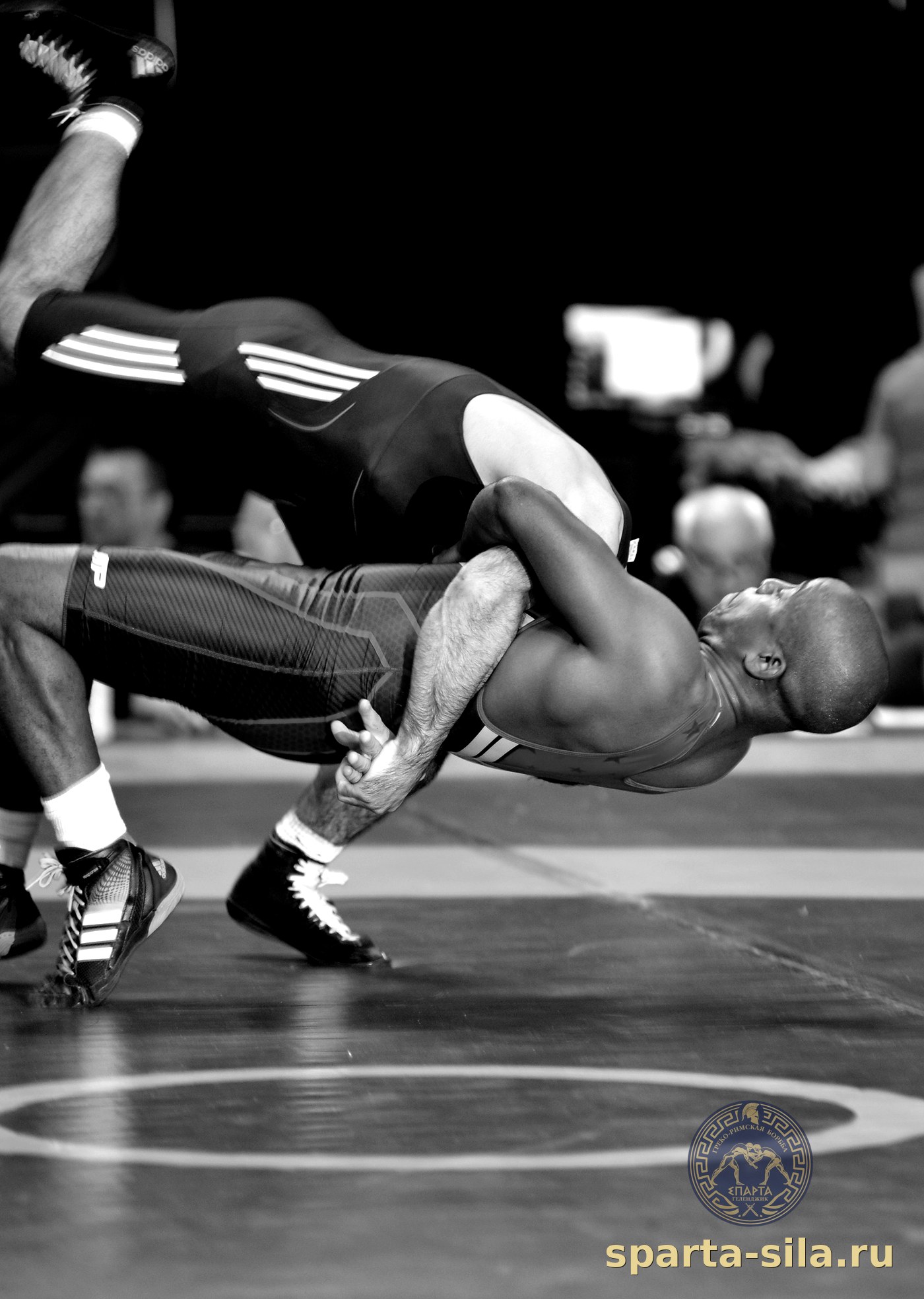 Джастин Лестер бросает Юнуса Озела — чемпионат мира 2015